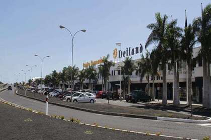 商业物业 出售 进入 Playa Honda, San Bartolomé, Lanzarote. 