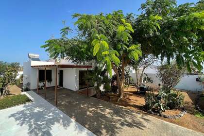 Villa for sale in Playa Blanca, Yaiza, Lanzarote. 