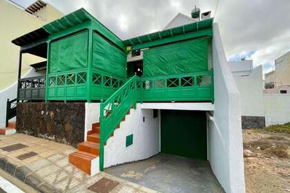 Domy na prodej v Famara, Teguise, Lanzarote. 