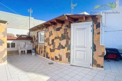 Zweifamilienhaus zu verkaufen in Arrecife, Lanzarote. 