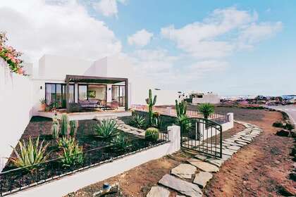 House for sale in Maneje, Arrecife, Lanzarote. 