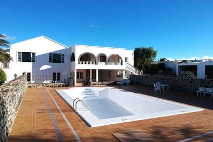 Villas til salg i Playa Honda, San Bartolomé, Lanzarote. 