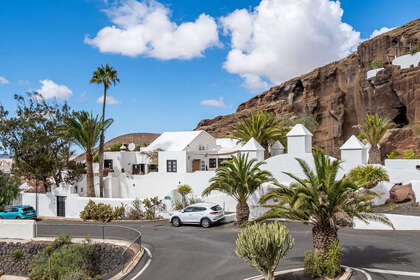 Chalet Luxury for sale in Nazaret, Teguise, Lanzarote. 