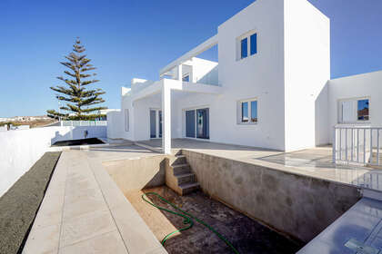 Villa for sale in Tahiche, Teguise, Lanzarote. 